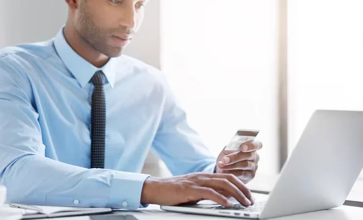 Aeropuerto inglés check-in equipaje seguridad vuelos