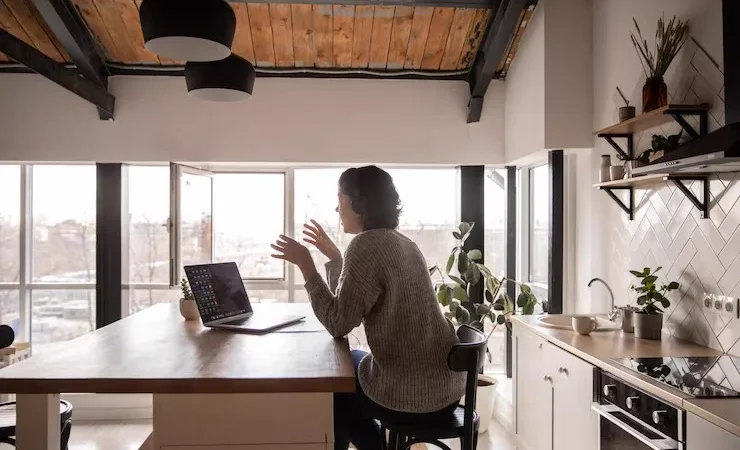 Hotell engelsk reservasjon registrering romservice klager