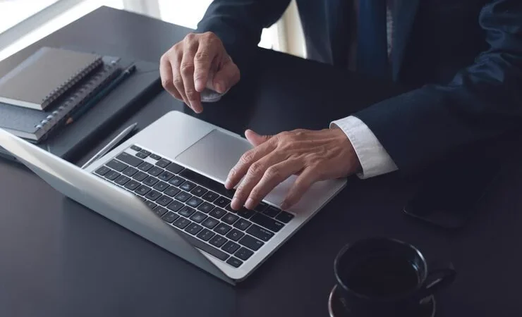 Como escolher uma cadeira gamer confortável para longas sessões sem dor nas costas