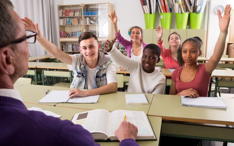 Kırmızı kart gördü ingilizce, Kırmızı kart gördü ingilizcesi nedir, İngilizce kırmızı kart gördü nasıl denir