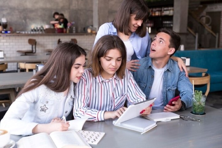 Çocuk sandalyesi Almanca, Çocuk sandalyesinin Almancası nedir, Almanca çocuk sandalyesi nasıl denir
